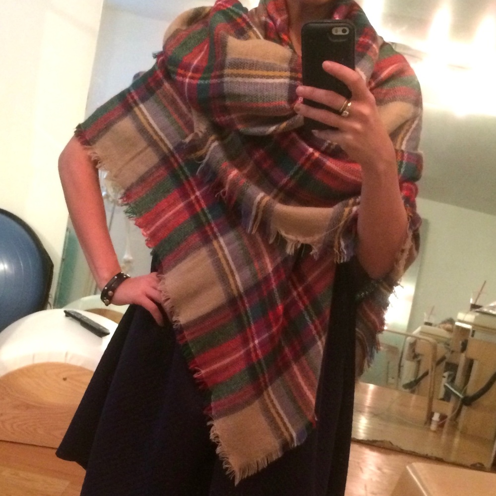 ⭐The Amelia Dress by LuLaRoe⭐ - Picture 4 of 9